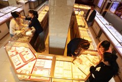 国际金价“跳水”冲上热搜！国内金饰价格回落
