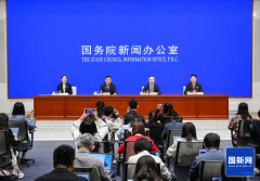 国务院新闻办举行发布会 介绍金融支持经济高质